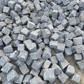 Pavés gris éclatés