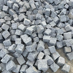 Pavés gris éclatés